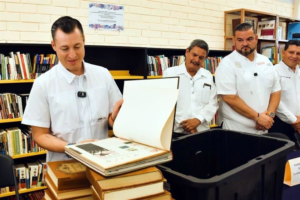 Muchos de los libros que donó Colosio eran de su padre Luis Donaldo Colosio Murrieta.