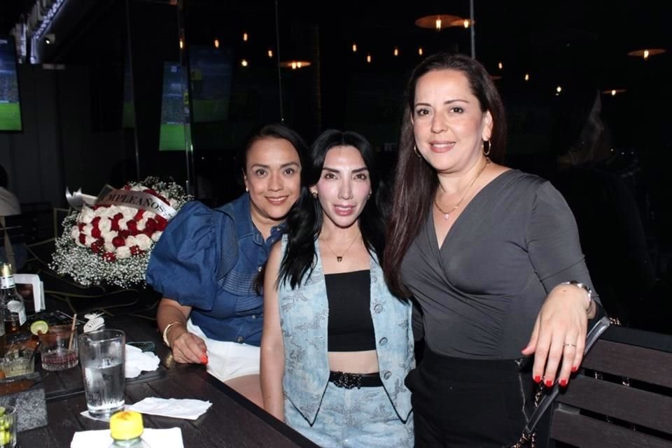 Nadia Rodríguez, Sandy Hernández y Yecy Robles