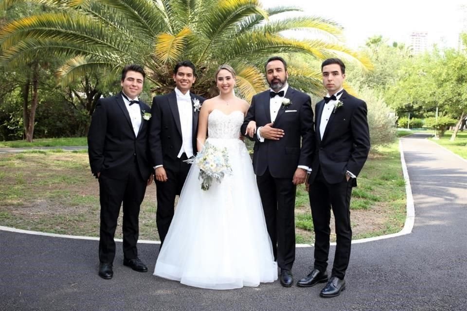 Rodolfo Alfredo Valderrama Pinto, Raúl Novoa Saldívar, Fernanda Valderrama Pinto, Rodolfo Alfredo Valderrama Garza y Andrés Emiliano Valderrama Pinto