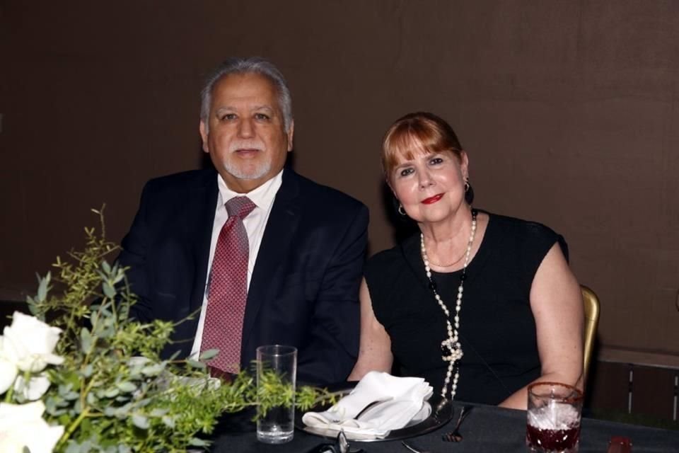 Arnulfo Cruz y Graciela de Cruz