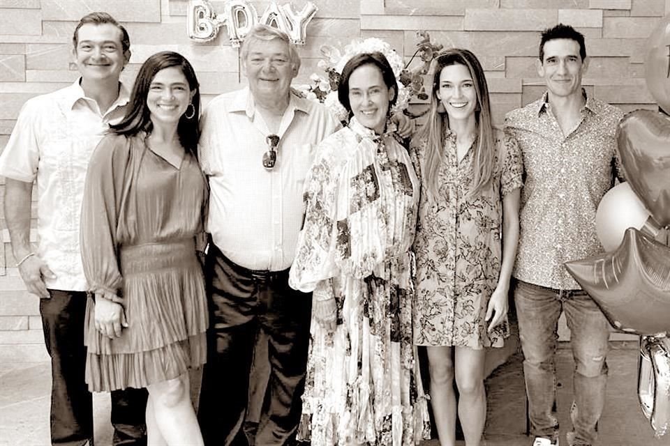 Pablo Odriozola Canales (finado), Susy Odriozola de Passeri, Jorge Odriozola Elizondo, Susana Canales de Odriozola, Mónica Odriozola de Gutiérrez y Sebastián Odriozola Canales