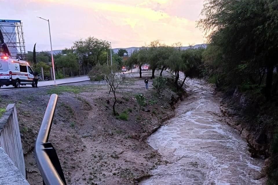 Tramos del Arroyo Tijeras, ubicado al norte de la cabecera municipal, se desbordaron causando algunos daños.