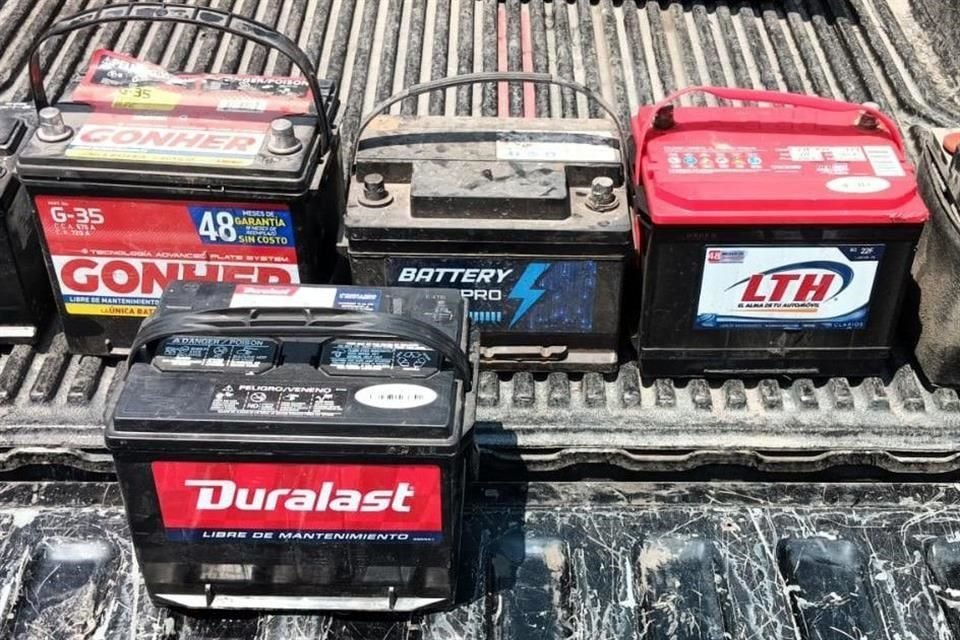 La autoridad confirmó que el vehículo tenía reporte de que fue utilizado en el robo de baterías.