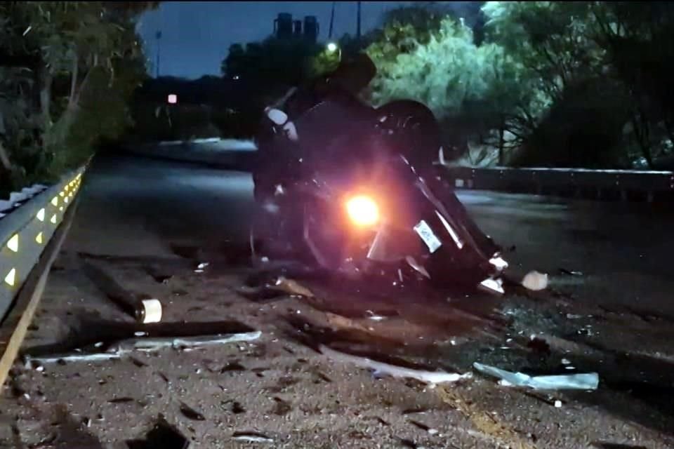 El accidente se registró alrededor de la 1:10 horas sobre la Avenida Morones Prieto, a la altura de la Colonia 21 de Enero.