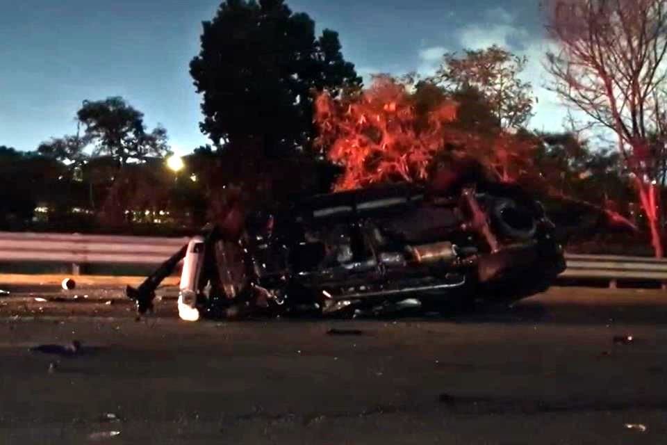 El accidente se registró alrededor de la 1:10 horas sobre la Avenida Morones Prieto, a la altura de la Colonia 21 de Enero.