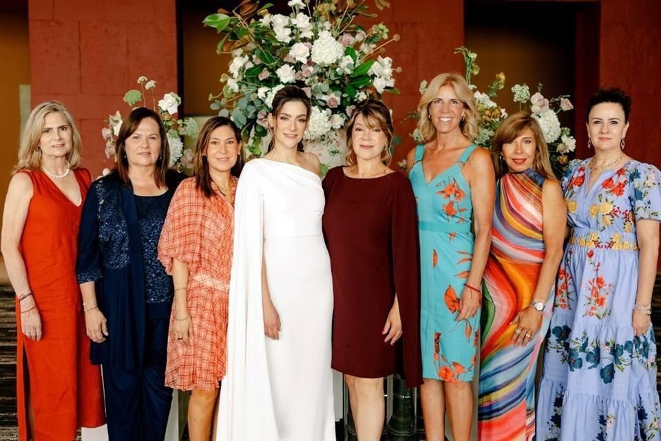 Idalia Guerra, Esther González, Laura Garza, LA NOVIA, Beba Hernández de Fernández, Mariana Amador, Martha Cantú y Bertha Vidaurri