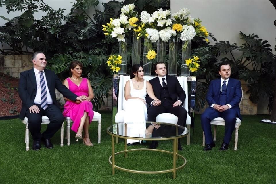 Virgilio Garza Treviño, Myriam Guajardo de Garza, los novios y Antonio Solar Ibarra