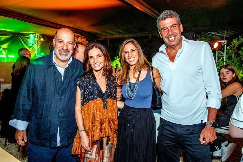 Patrick Slim Domit, María de Jesús Aramburu, Johanna Slim Domit y Arturo Elias Ayub