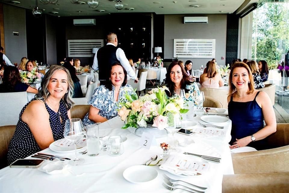 Maricarmen Saracho, Verónica García, Nancy González de Coindreau y Valerie Gómez del Campo