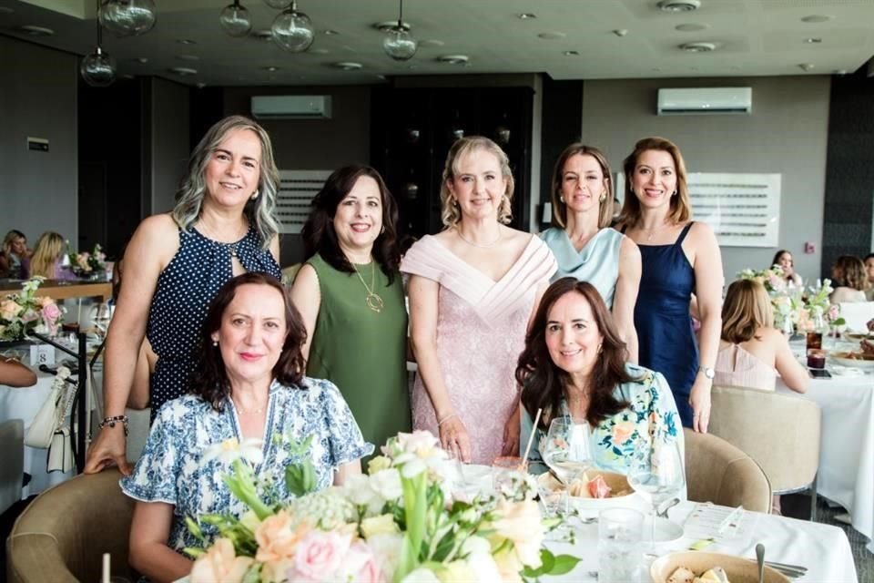 Maricarmen Saracho, Rocío Villamar de Flores, Lucía Ravizé de Morales, Irma Ravizé de Maldonado, Valerie Gómez del Campo, Verónica García y Nancy González de Coindreau