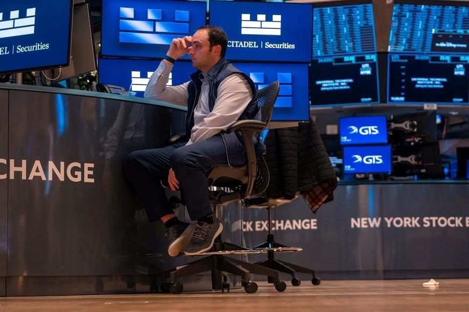 Wall Street cerró con ganancia, esquivando los efectos de vaivenes legales relacionados con los aranceles impuestos por el gobierno estadounidense y beneficiándose de los sólidos resultados de Nvidia.