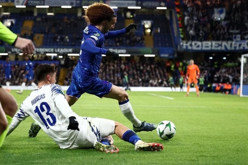 El mexicano enfrentó al Chelsea en la Conference League.
