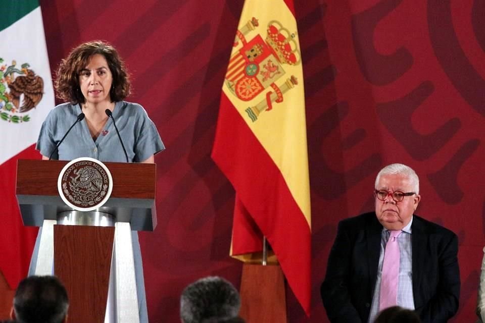 Enrique Márquez (der.) dejará la Dirección Ejecutiva de Diplomacia Cultural de la SRE el próximo martes. En la imagen, durante un evento de 2019 junto a Irene Lozano, ex Ministra española.