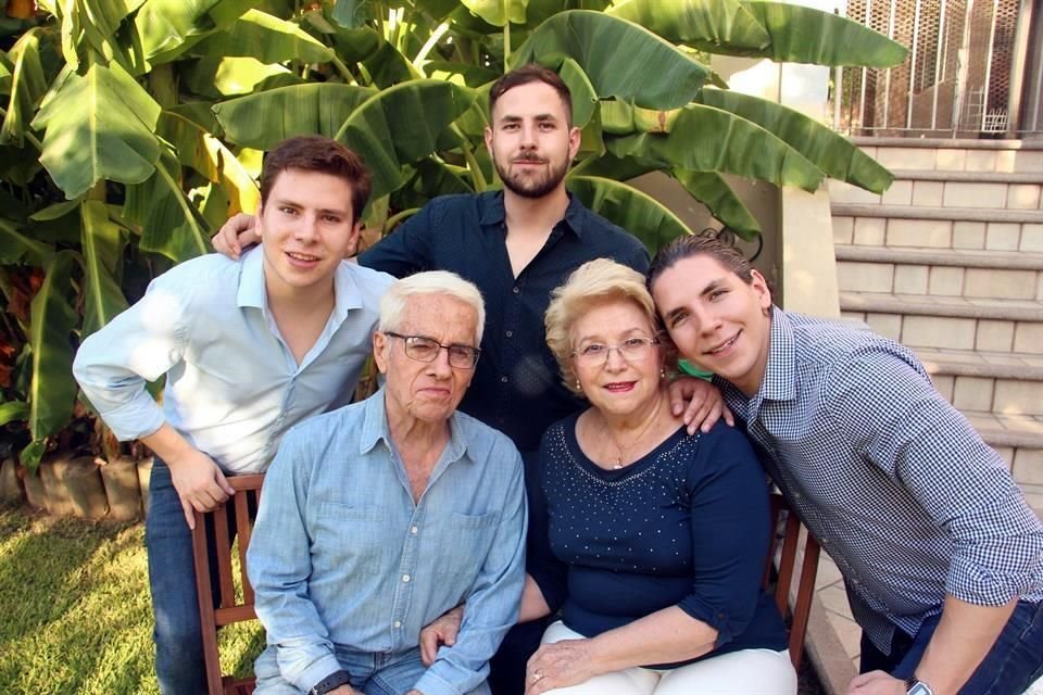 Patricio Guadiana Guerra, Leonel Guadiana Guerra, Mauricio Guadiana Guerra,  Leonel Guadiana Cárdenas y Juliana González de Guadiana