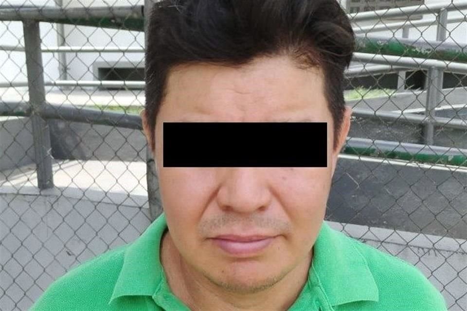 Las autoridades investigan cómo fue que Jorge Andrés C., de 42 años, tenía en su posesión la camioneta Ford Lobo modelo 2015, doble cabina.