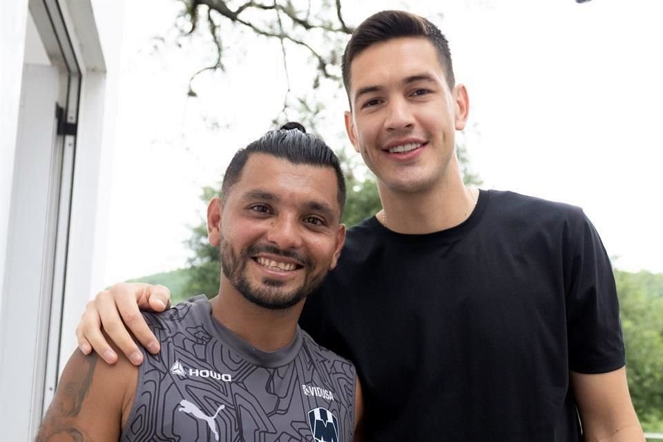 El defensa del Lokomotiv se encuentra de vacaciones en Monterrey.
