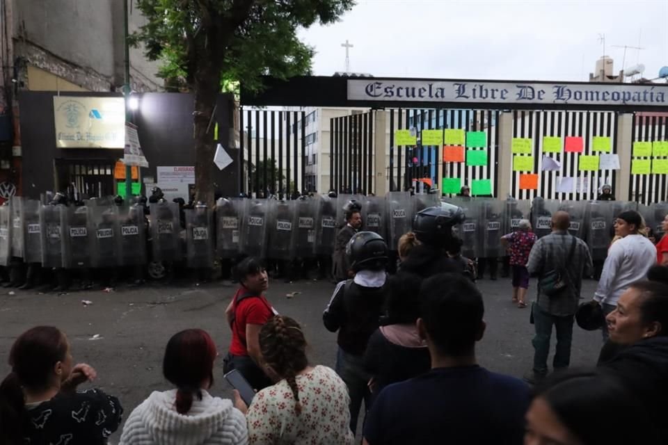 El Gobierno de la CDMX anunció denuncias por agresiones contra servidores públicos.