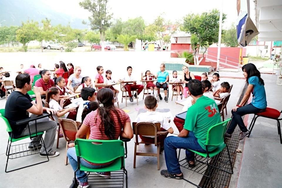 En la metodología de Comunidades de Aprendizaje, niños, maestros, papás y vecinos participan en soñar su escuela ideal.