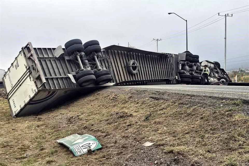 El accidente se registró en el kilómetro 56 de la Carretera Saltillo-Monterrey, en territorio de Santa Catarina.