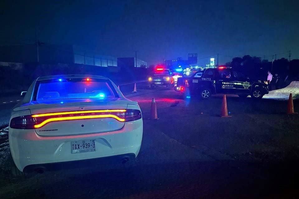Los hechos se registraron alrededor de las 0:40 horas sobre la Carretera Apodaca-Juárez, a la altura de la Colonia Mirador del Río.