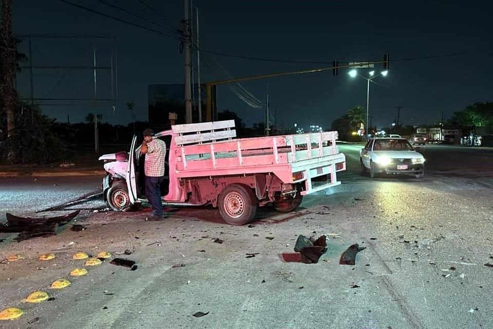 Fue poco antes de la medianoche cuando se registró el percance en el cruce de esta Avenida y la Carretera a San Roque, en la Colonia Los Reyes.