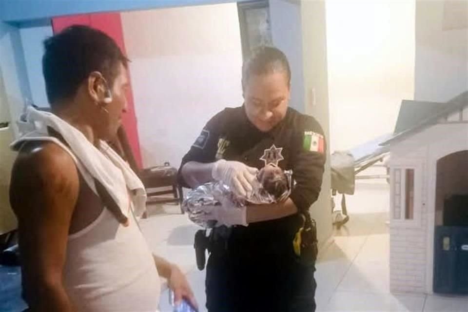 La joven madre prometió que a su bebita le va a poner el nombre de la policía que le ayudó a dar a luz, Selene Judith Gutiérrez.