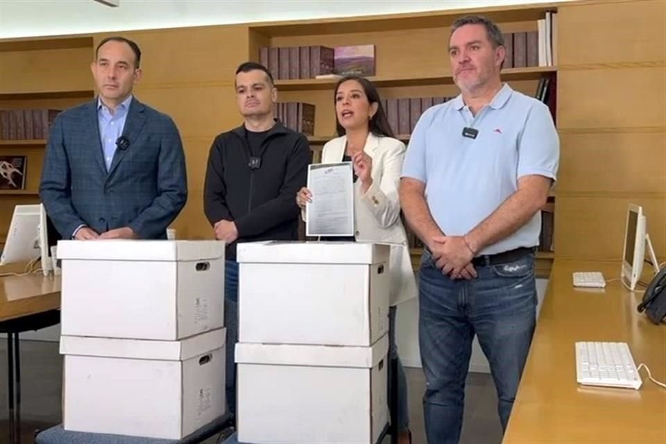 En la denuncia presentada por el PAN se establece como uno de los hechos principales la entrega de acordeones.