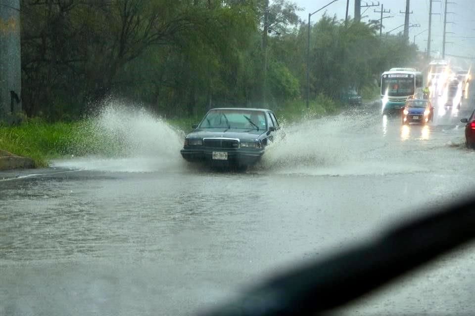 Revive la lluvia cauces ...y trastoca a la ciudad
