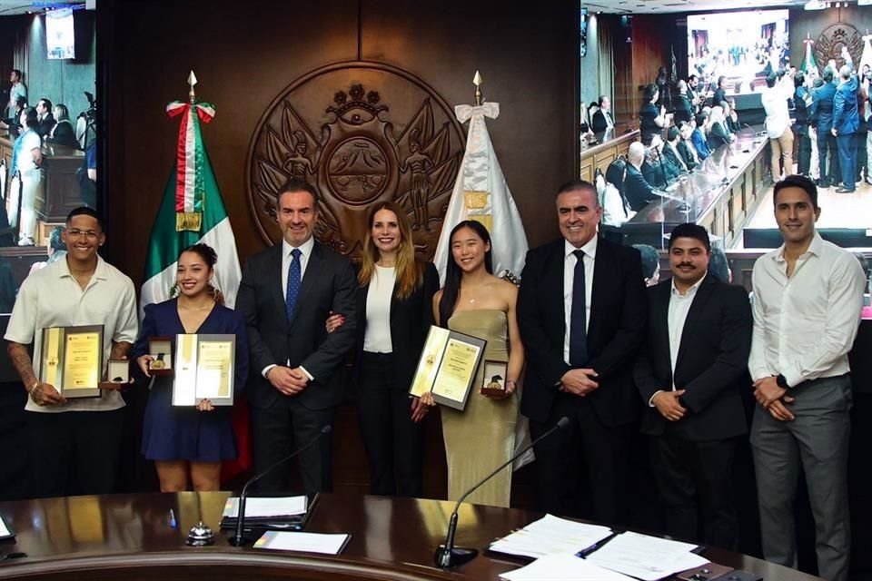 En esta primera edición recibieron la medalla Seo Hyun Cecilia Lee Kim, Juan Carlos Alanís, e Irene Esmeralda Borrego.