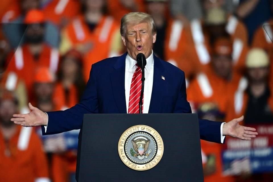 El Presidente Donald Trump se reunió con trabajadores acereros en Pensilvania.