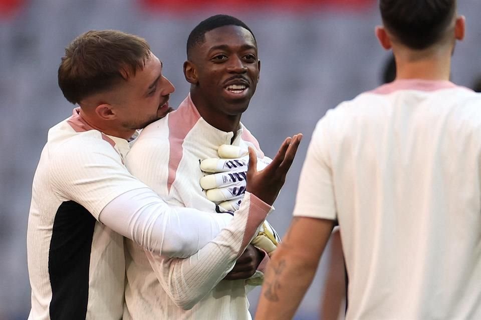 Ousmane Dembele se divierte junto a sus compañeros en un entrenamiento del PSG.