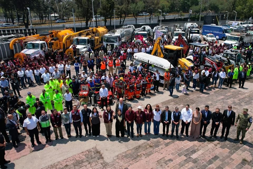 'Se van a desplegar en toda la Ciudad', expuso Brugada al presentar el equipamiento disponible junto con las alcaldías para enfrentar emergencias hídricas.
