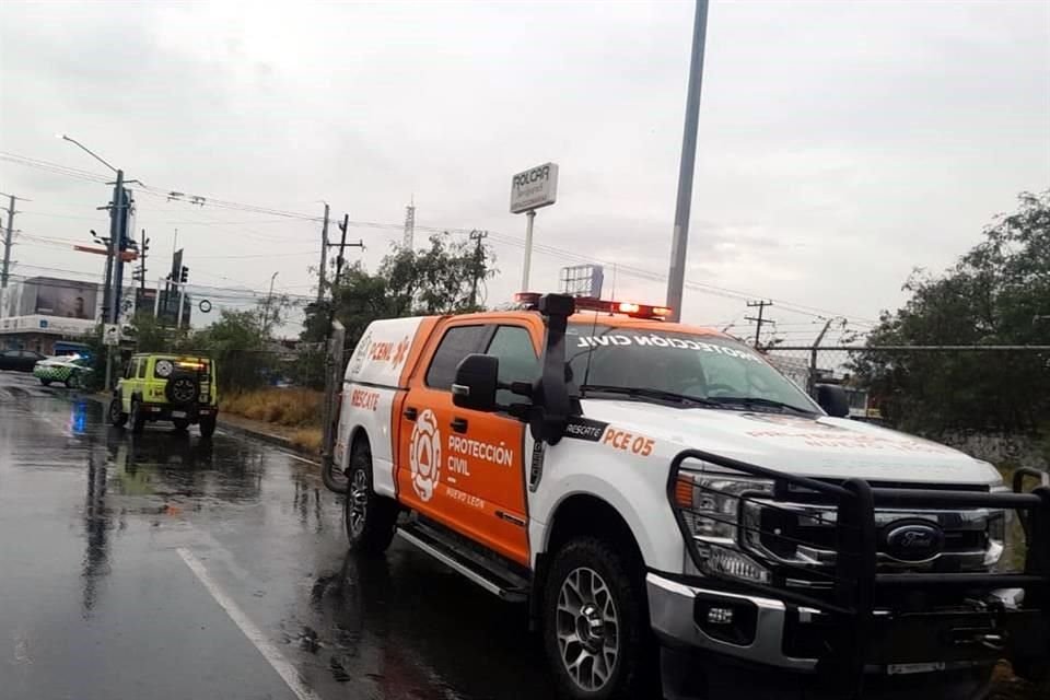 Elementos de Protección Civil del Estado acudieron ayer al sitio donde rescataron a un hombre.
