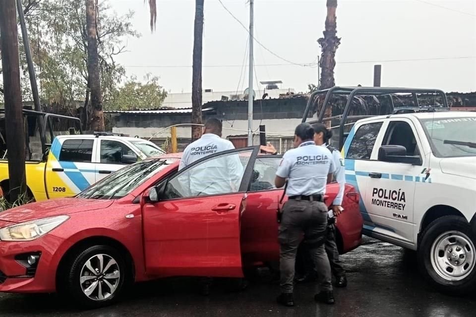 Con las cámaras de la C4, los policías de Monterrey ubicaron el auto KIA color rojo donde iba la bebé.
