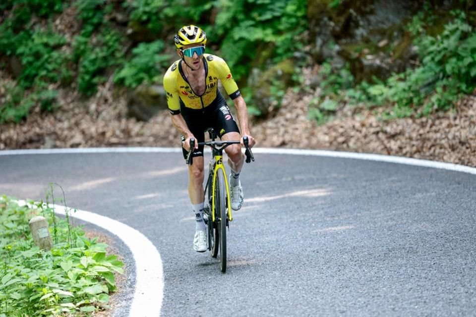 Yates hizo una gran etapa en la montaña y remontó a sus dos adversarios para consagrarse virtual ganador del Giro.