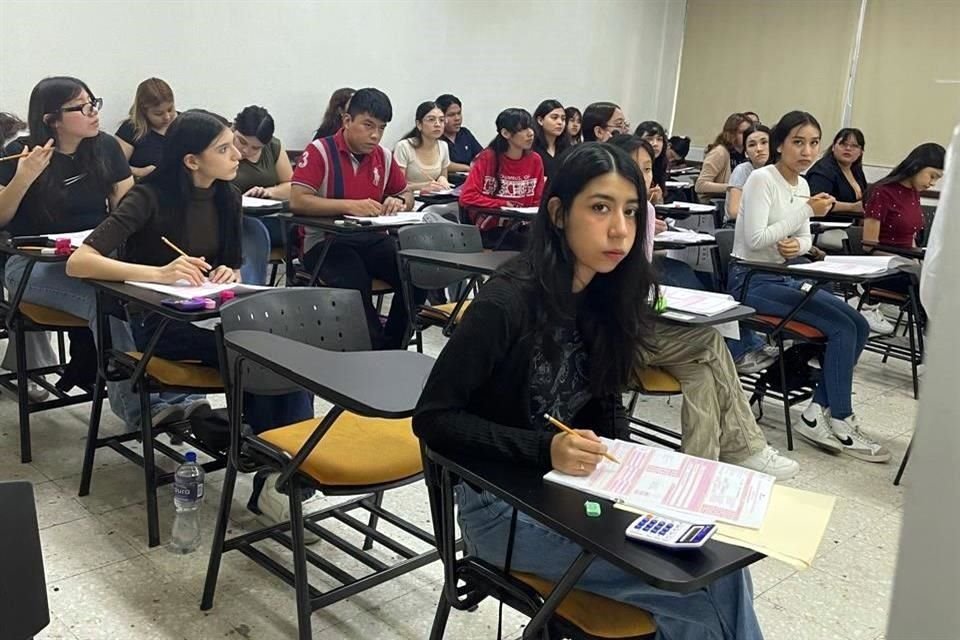 La Casa de Estudios informó esta mañana que 38 mil 698 realizarán su examen de manera presencial y mil 954 de manera virtual.