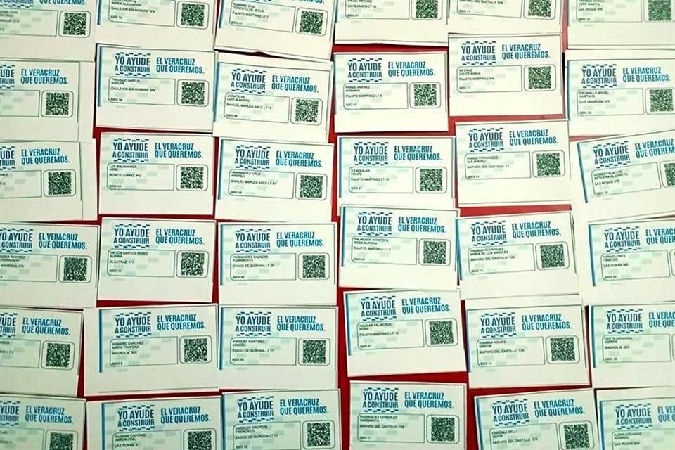 Pobladores acusaron a supuestos funcionarios del Ayuntamiento panista de Veracruz de coacción del voto con rifa de casas y terrenos.