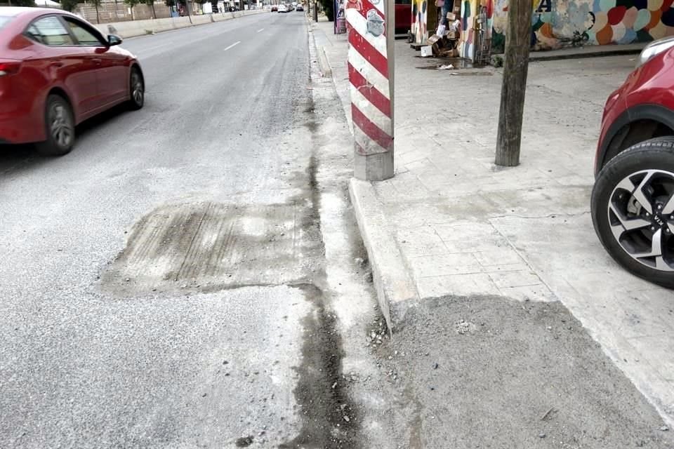 Tras hacerse pública la tragedia, personal de Agua y Drenaje acudió alrededor de las 14:30 horas a realizar los trabajos que durante días dejaron pendientes.