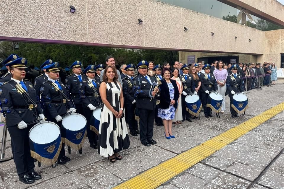 'Es válido que lleven anotaciones, son muchos números para memorizar, yo misma llevaré mis propias anotaciones para votar por las candidaturas de mi preferencia', señaló.