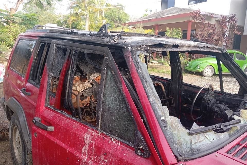 En el Municipio de Chalma, en zona de la huasteca, un vehículo fue incendiado.