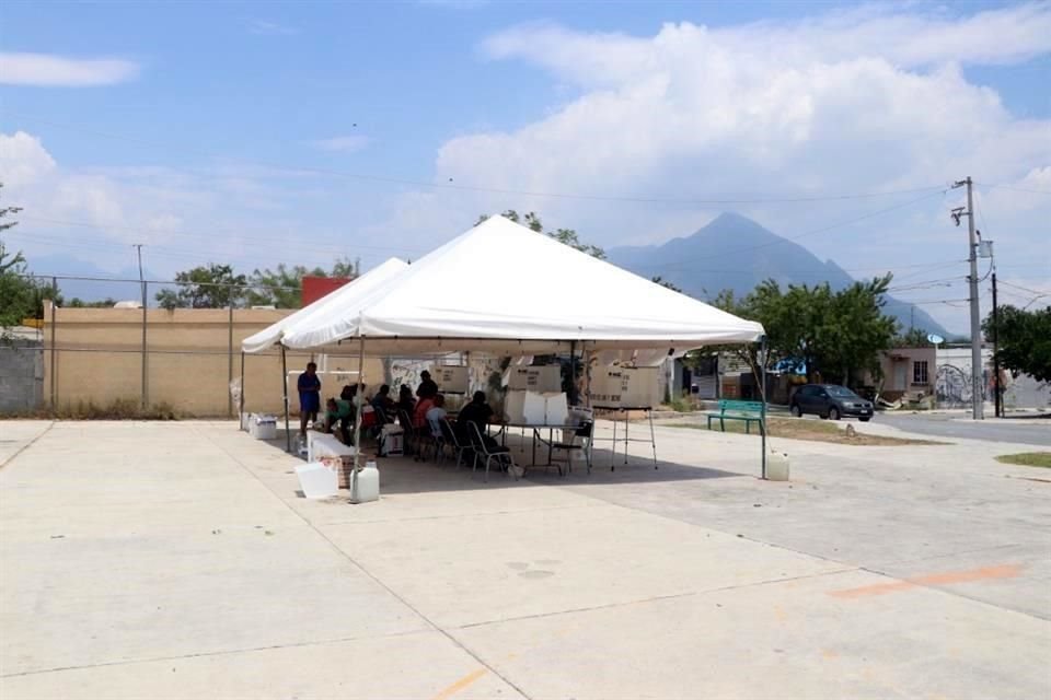Los funcionarios de la Sección 2750 contaron a EL NORTE que el hombre llegó y se identificó con todos los asistentes.