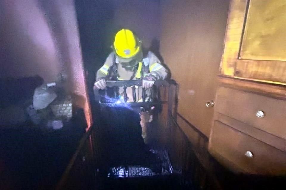 Un cortocircuito sería la causa del incendio en la casa de una familia, en Linares.