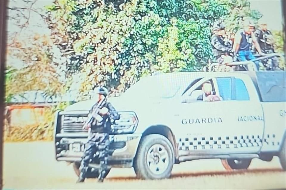 Un sujeto identificado como 'Julián', líder de la célula 'Grupo Sierra' ordena a camioneros a pasar por la gente a las comunidades para llevarlas a votar.