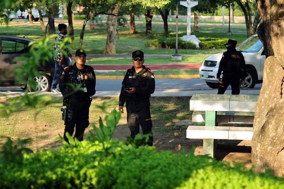 Elementos de Fuerza Civil custodiaron la casilla de la Colonia Del Paseo Residencial, pero el Gobernador no llegó.