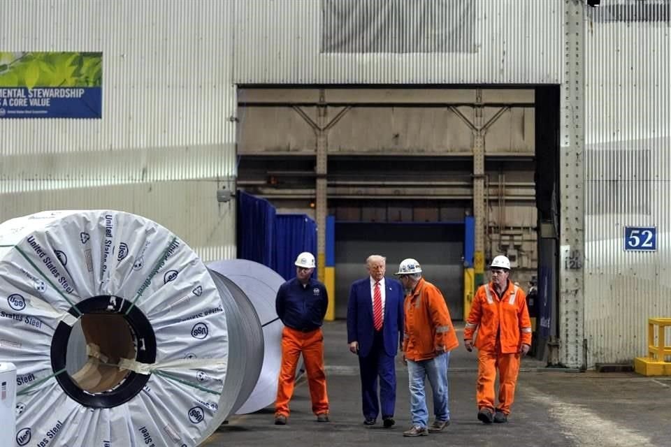 El presidente Donald Trump anuncio el viernes nuevos aranceles al acero y aluminio durante una visita a una planta de U.S. Steel Corp. en West Mifflin, Pensilvania.