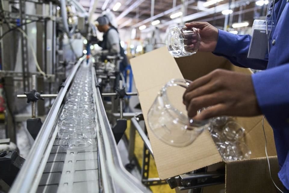 Añadió que el 71.2 por ciento del empleo formal en México está concentrado en el sector terciario, con más de 33 millones de personas trabajadoras que operan en entornos altamente dinámicos.