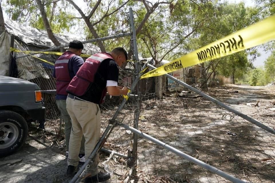 Inspectores de Santa Catarina corroboran las denuncias que reciben sobre lotes baldíos sucios o con maleza crecida. 