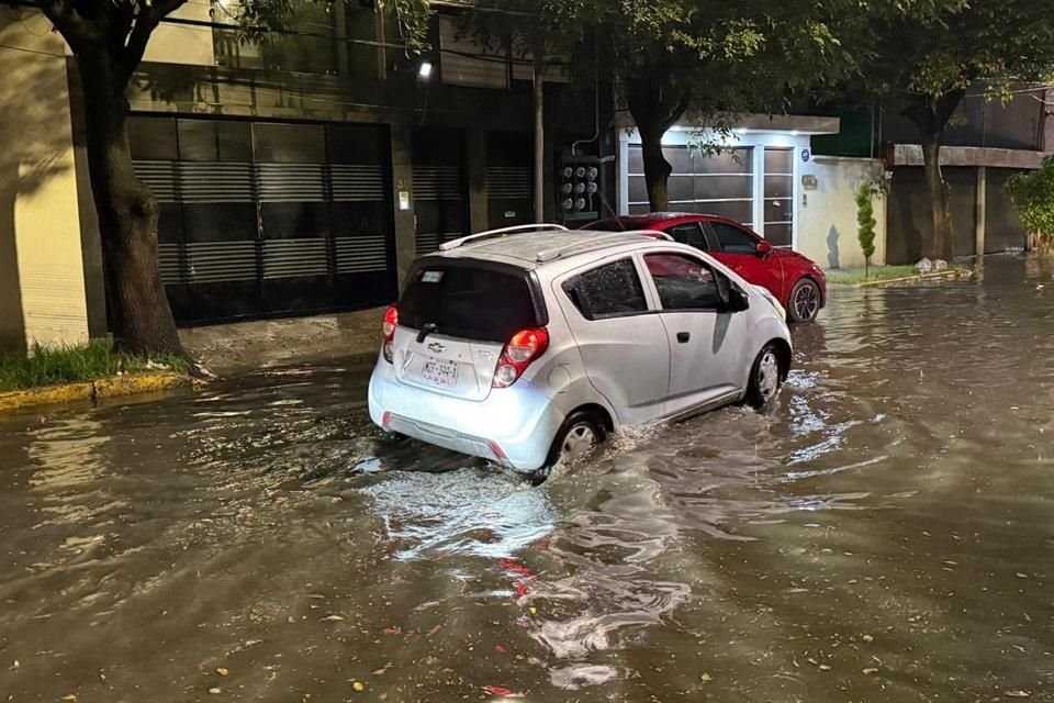 Vecinos reportan encharcamientos en la Alcaldía Tlalpan.