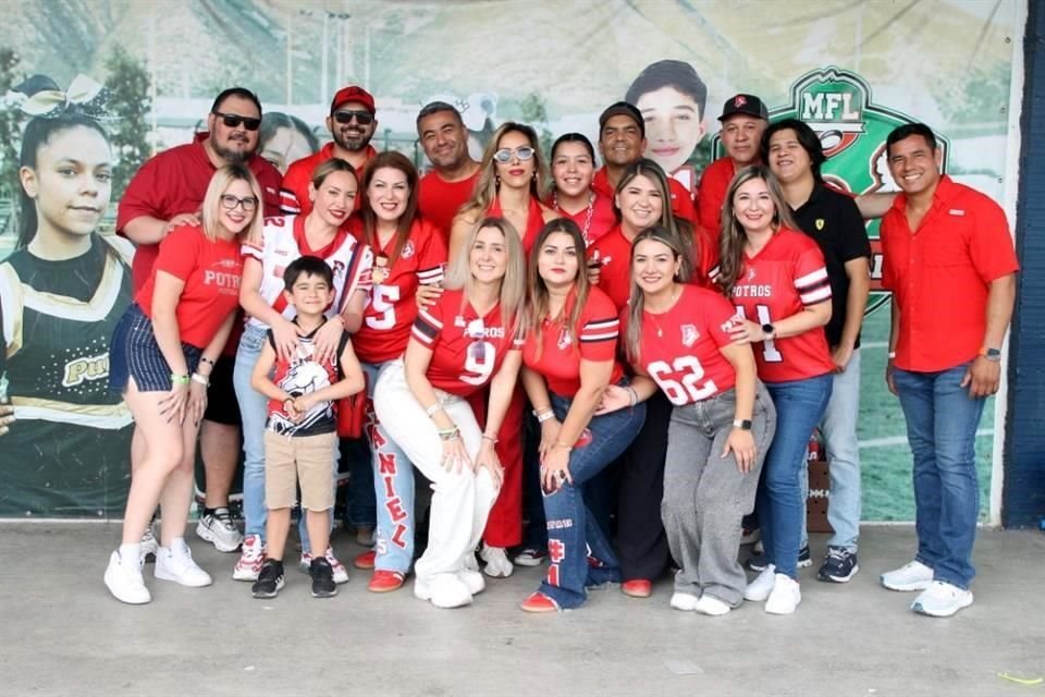 Los aficionados corceles apoyaron a sus jugadores durante todos los partidos finales de la temporada.