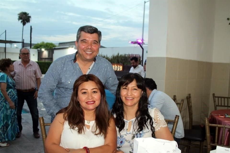 Nelson Sandoval, Nelly Jacobo y Yolanda Saucedo